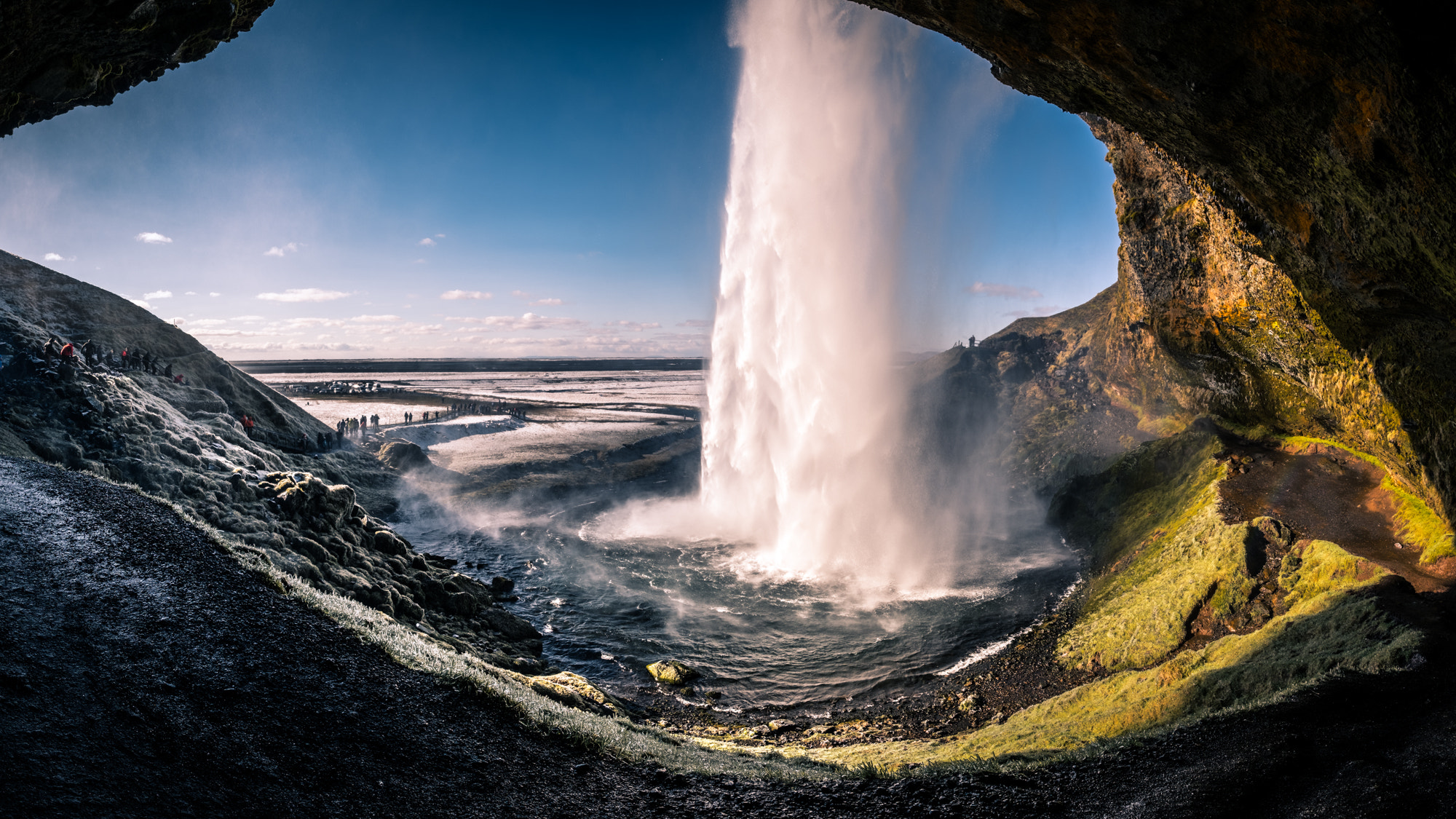 Seljalandsfoss 瀑布背后视角